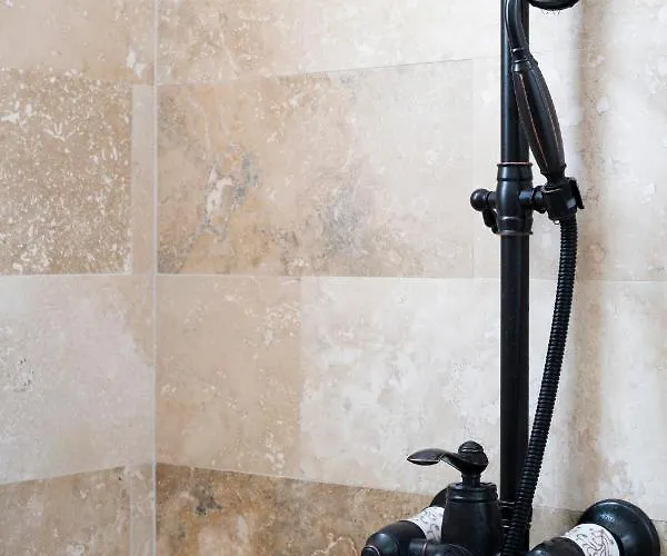 فندق B&y Burgaz *